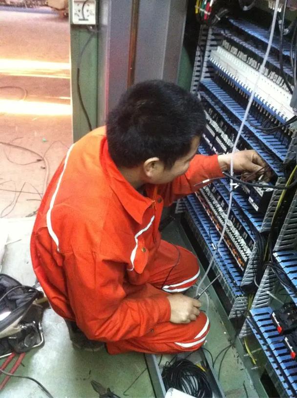 以專業焊接電氣安裝服務筑牢起重機行車安全之基——記老王靈巧應用技術攻克安裝難題